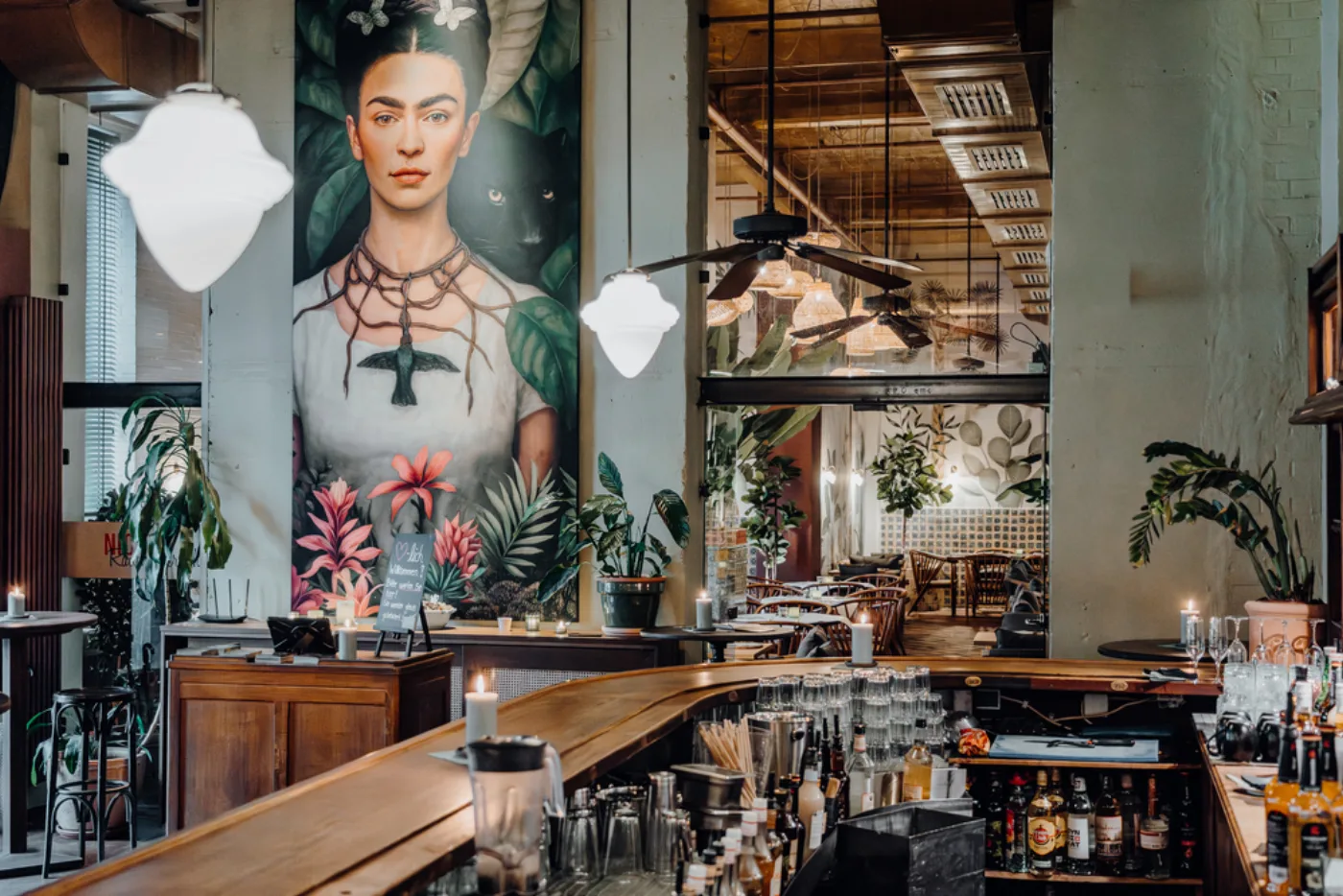 Frida-Mural über der Bar bei Joe Peña's Esslingen