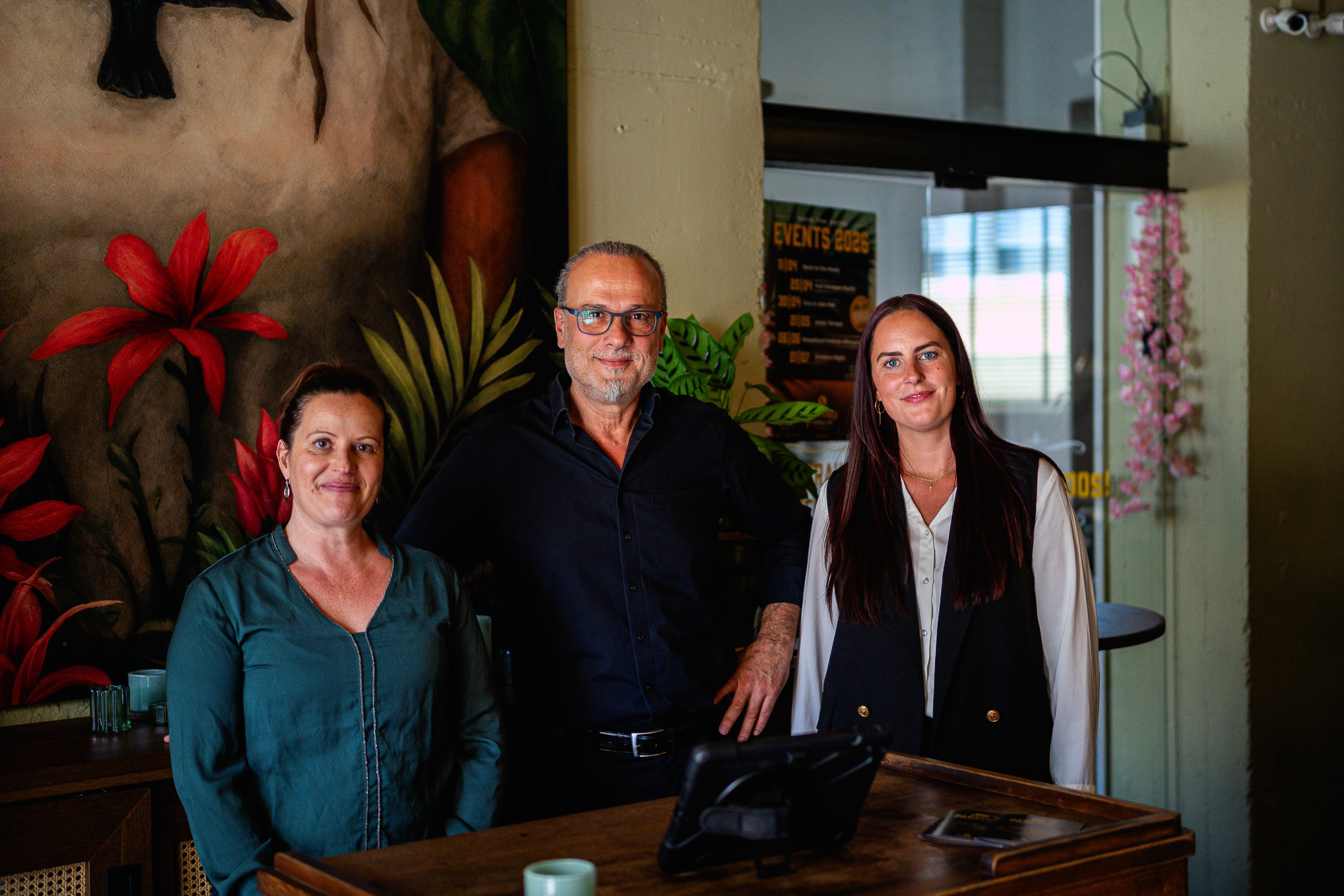 Das Team der Joe Peña's Franchisezentrale — Fotios, Lena und Liana